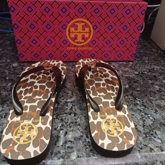 Tory Burch Leopard Flip Flops - Picture 1 of 3